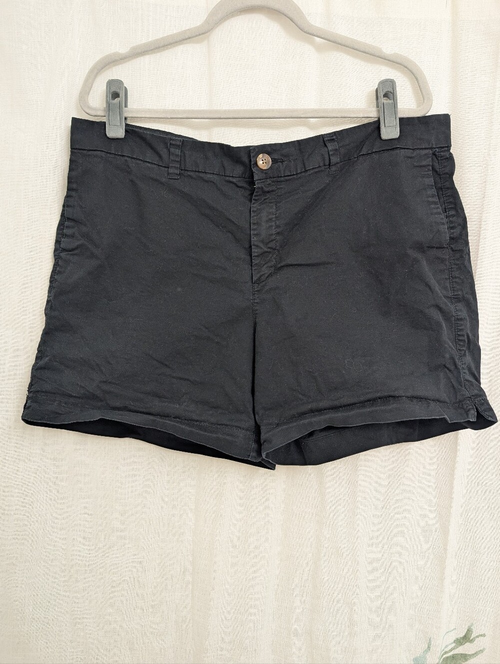 Old Navy Everyday Shorts Women’s Size 16 Black Chino Casual Summer Shorts